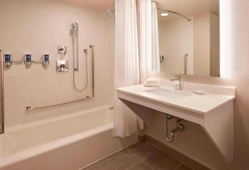 Номер Стандарт, Four Points By Sheraton Hamilton  Stoney Creek