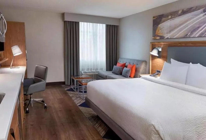 キングサイドベッドのスタンダードワンルーム, Four Points By Sheraton Hamilton  Stoney Creek