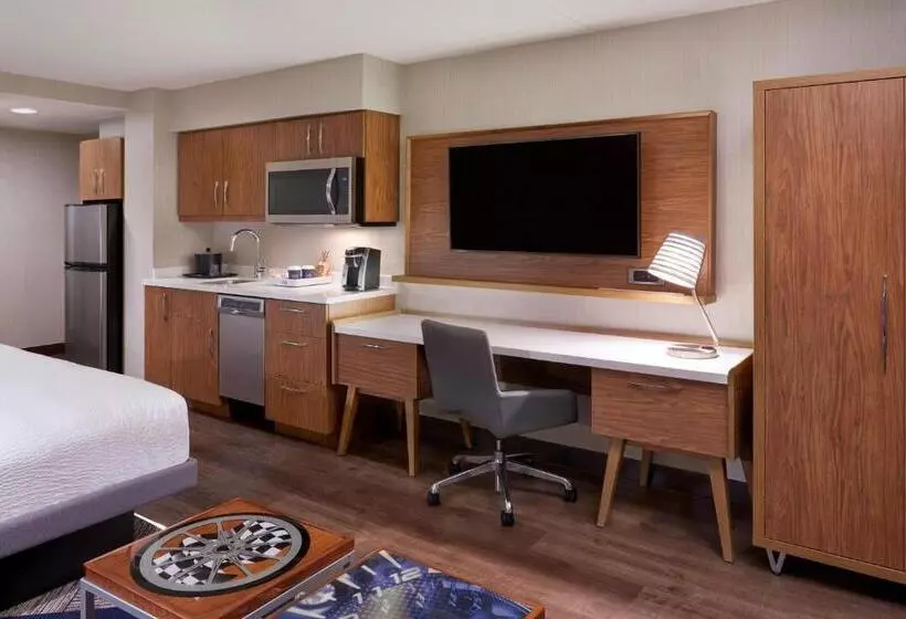 キングサイドベッドのスタンダードワンルーム, Four Points By Sheraton Hamilton  Stoney Creek
