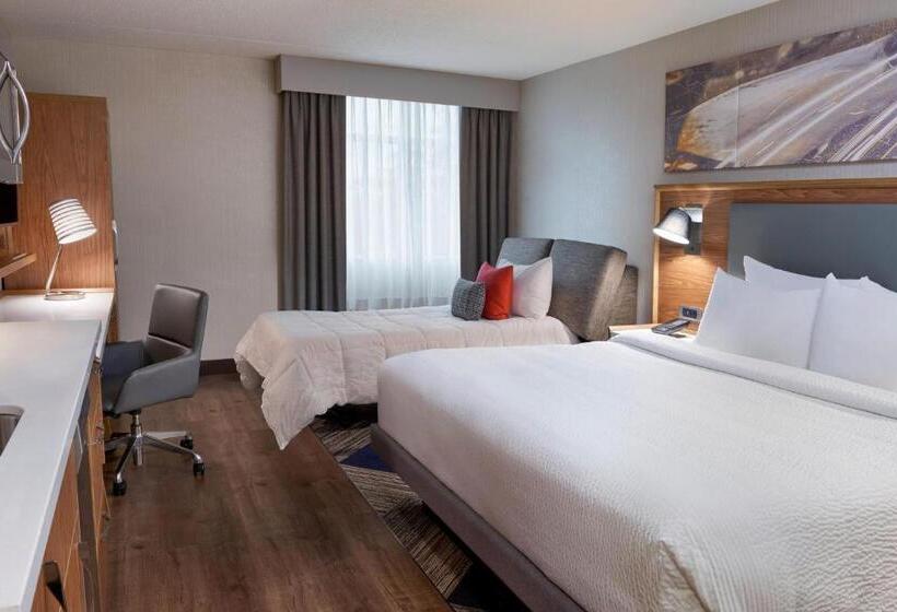 스탠다드 스튜디오 킹침대, Four Points By Sheraton Hamilton Stoney Creek