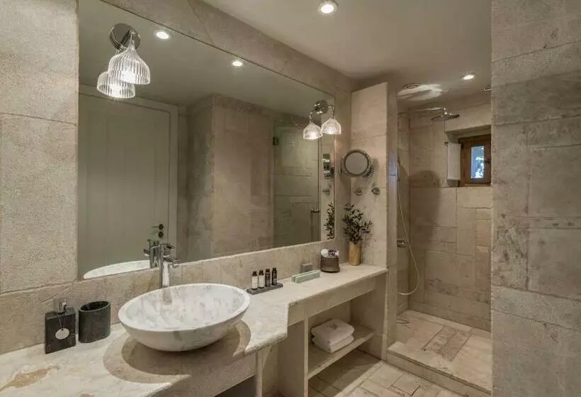 Junior Suite, Kinsterna