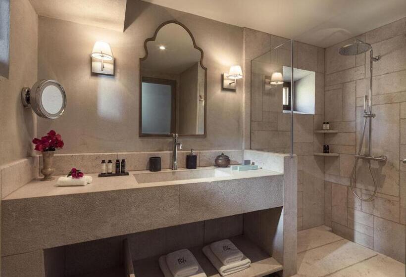 프리미엄 룸, Kinsterna