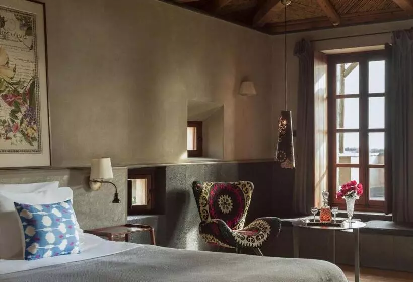 Chambre Premium, Kinsterna