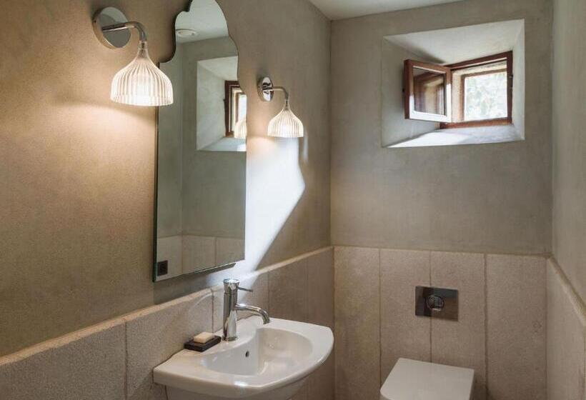 디럭스 룸, Kinsterna