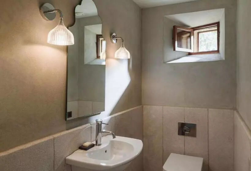 Chambre Deluxe, Kinsterna