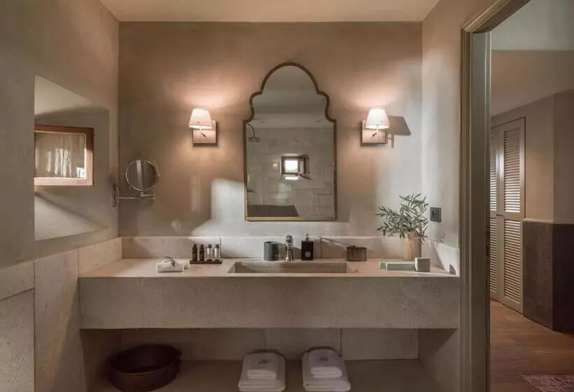 Chambre Deluxe, Kinsterna