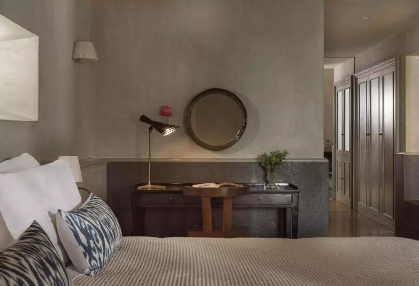 Chambre Deluxe, Kinsterna