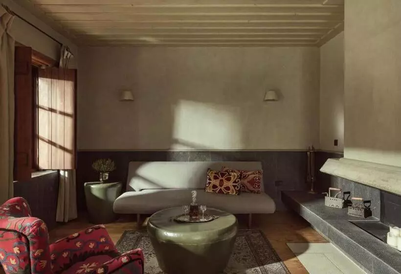 Chambre Deluxe, Kinsterna