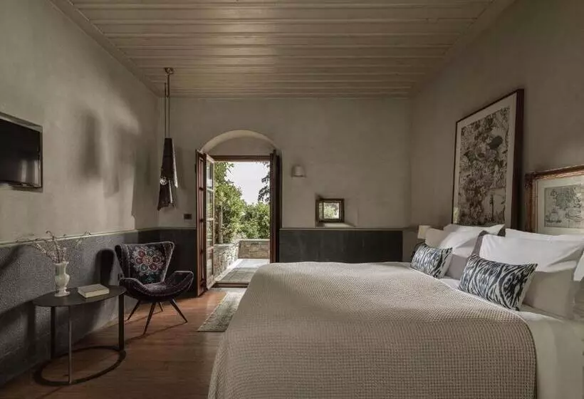 Chambre Deluxe, Kinsterna