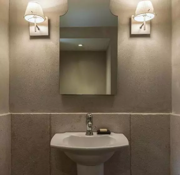 Chambre Master, Kinsterna