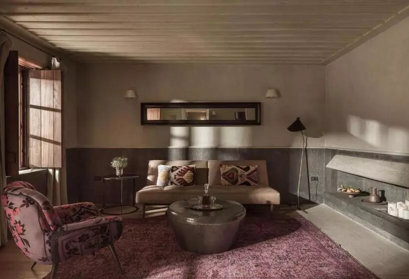 Chambre Master, Kinsterna