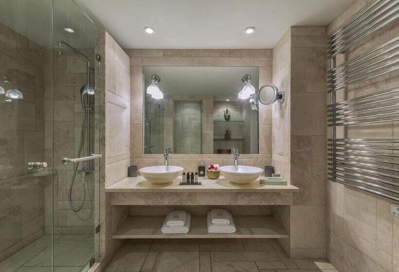 패밀리 스위트, Kinsterna