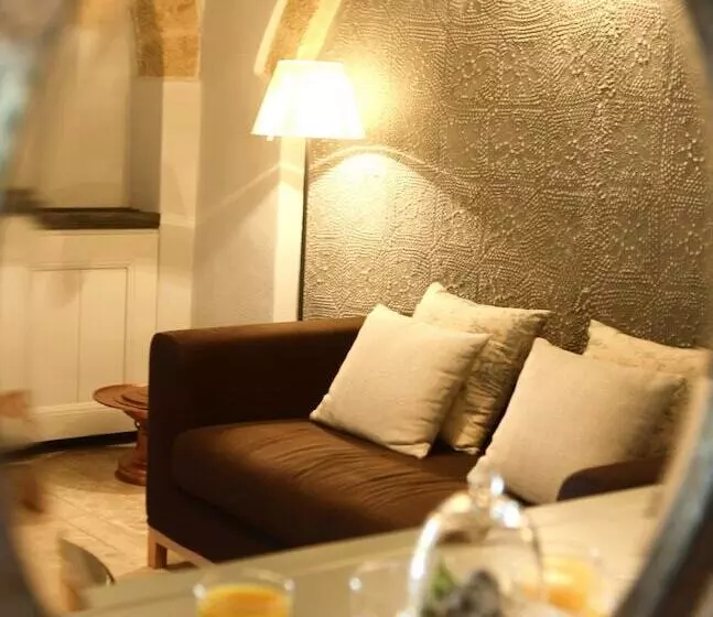 Junior Suite, Kinsterna