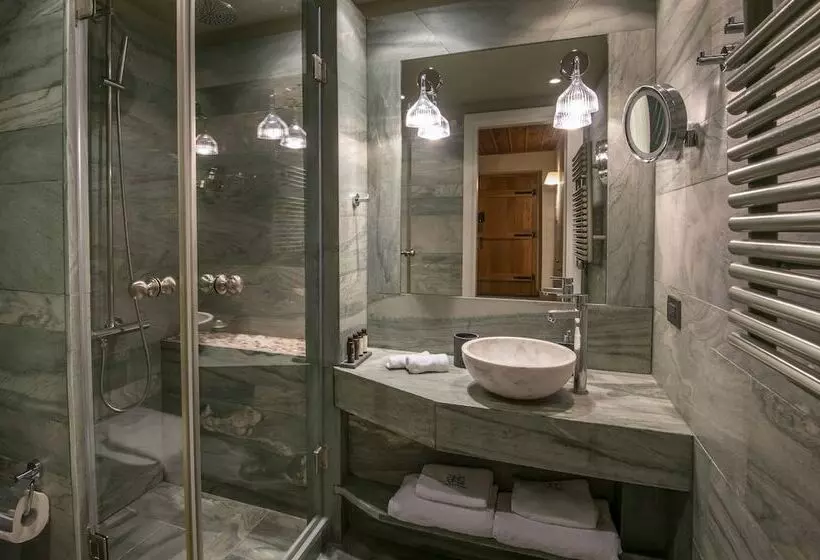 Suite, Kinsterna