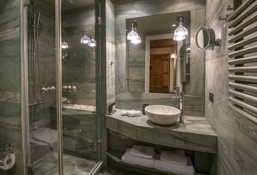 스탠다드 룸, Kinsterna