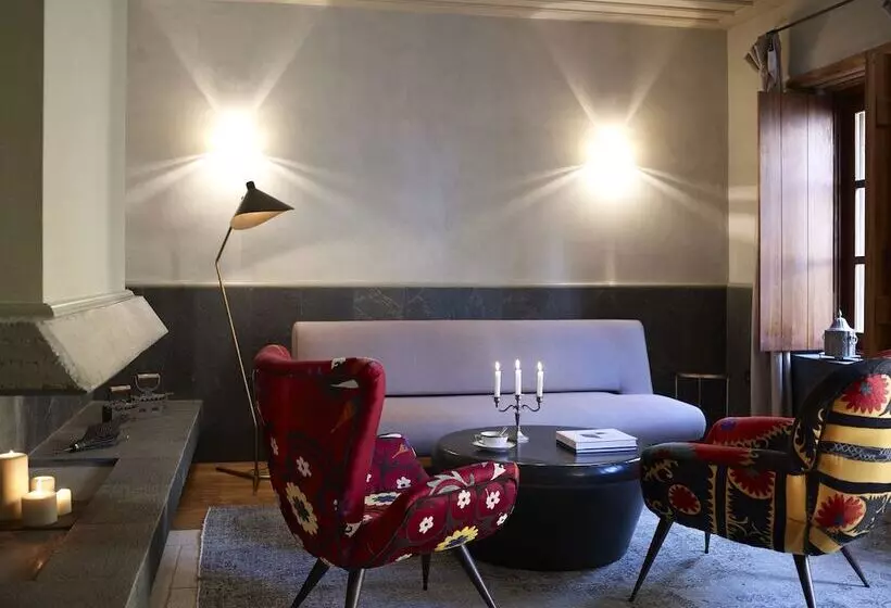Chambre Master, Kinsterna