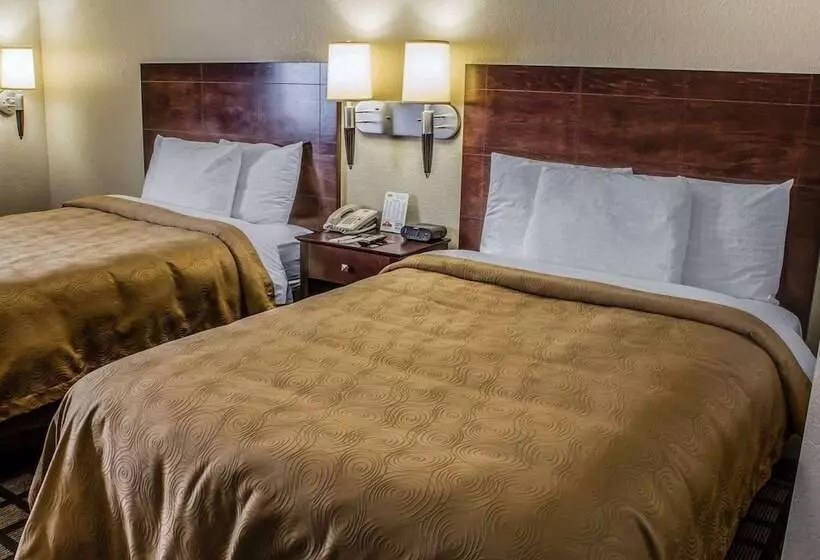 ２ダブルベッドのスタンダードルーム, Mainstay Suites Coralville  Iowa City