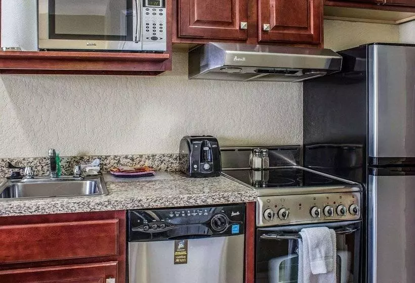 ２ダブルベッドのスタンダードルーム, Mainstay Suites Coralville  Iowa City
