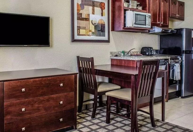 ２ダブルベッドのスタンダードルーム, Mainstay Suites Coralville  Iowa City