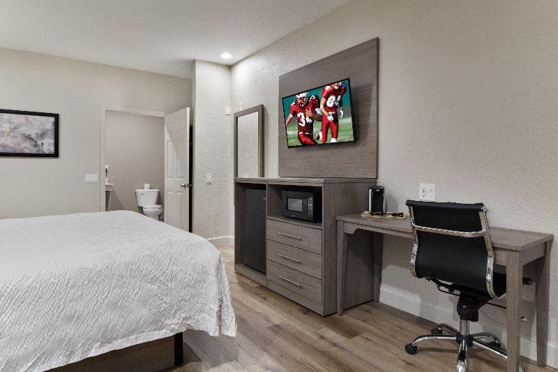 اتاق سوپریور با تخت بزرگ, Red Roof Inn Plus + Galveston Beachfront