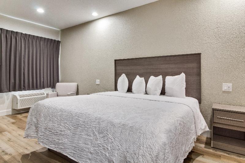 اتاق سوپریور با تخت بزرگ, Red Roof Inn Plus + Galveston   Beachfront
