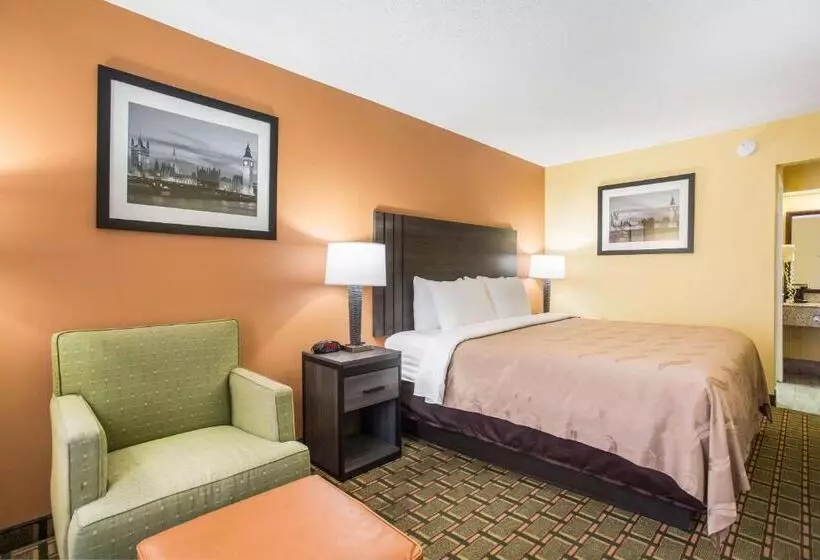 キングサイズベッドのスタンダードルーム, Quality Inn   White House