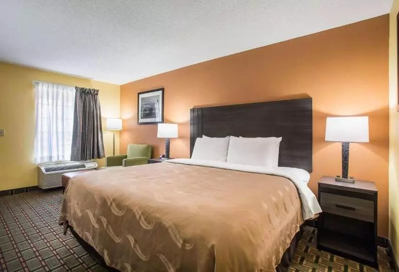 キングサイズベッドのスタンダードルーム, Quality Inn   White House