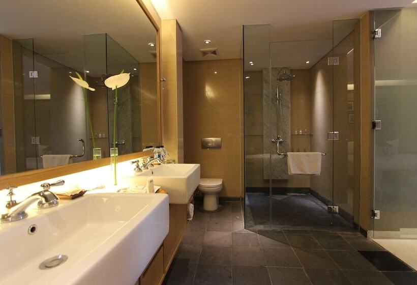 סוויטה, Ossotel Legian