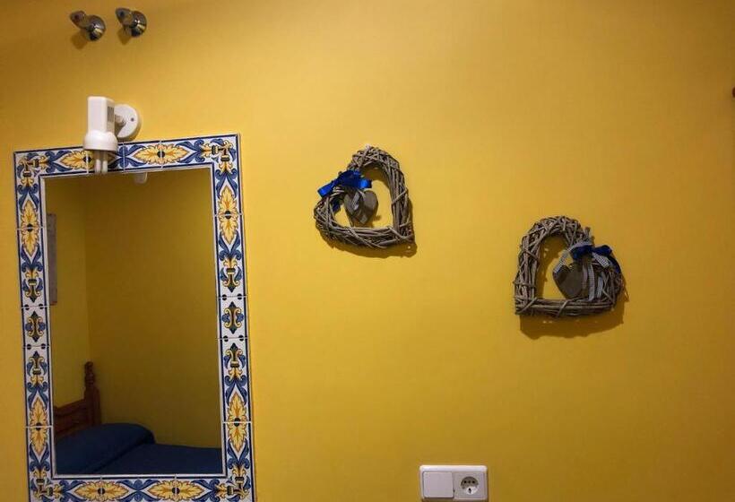 اتاق استاندارد با سرویس بهداشتی مشترک, Pensión Macarena