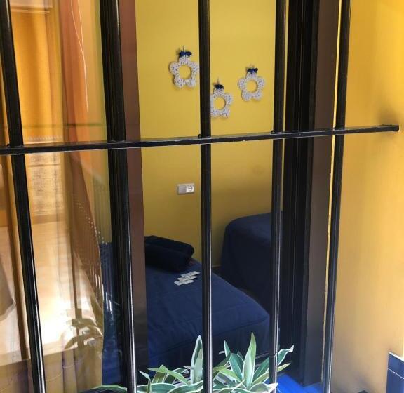 اتاق استاندارد با سرویس بهداشتی مشترک, Pensión Macarena