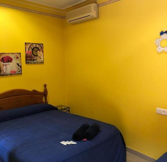 اتاق استاندارد با سرویس بهداشتی مشترک, Pensión Macarena