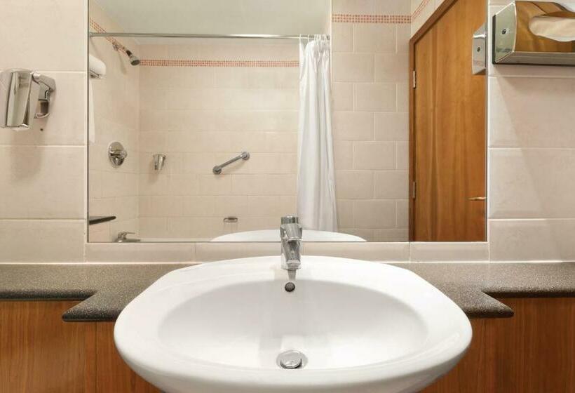 Pokój Standard Trzyosobowy, Savera Hotel South Ruislip