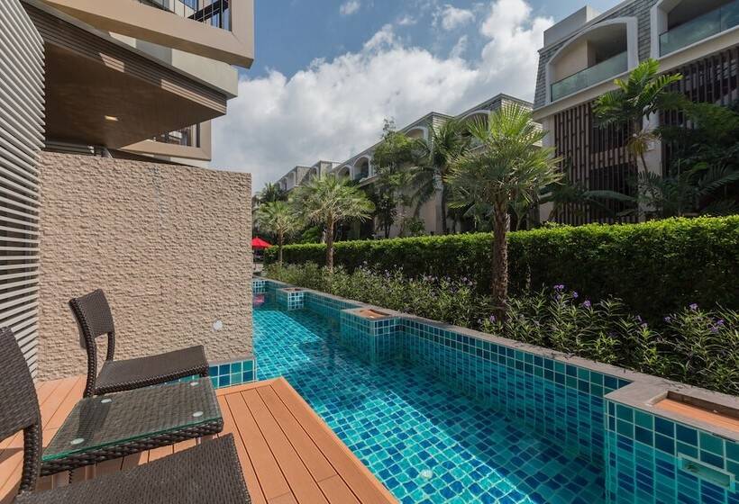 Номер Deluxe, The Charm Resort Phuket Sha Certified