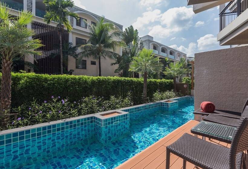 디럭스 룸, The Charm Resort Phuket Sha Certified