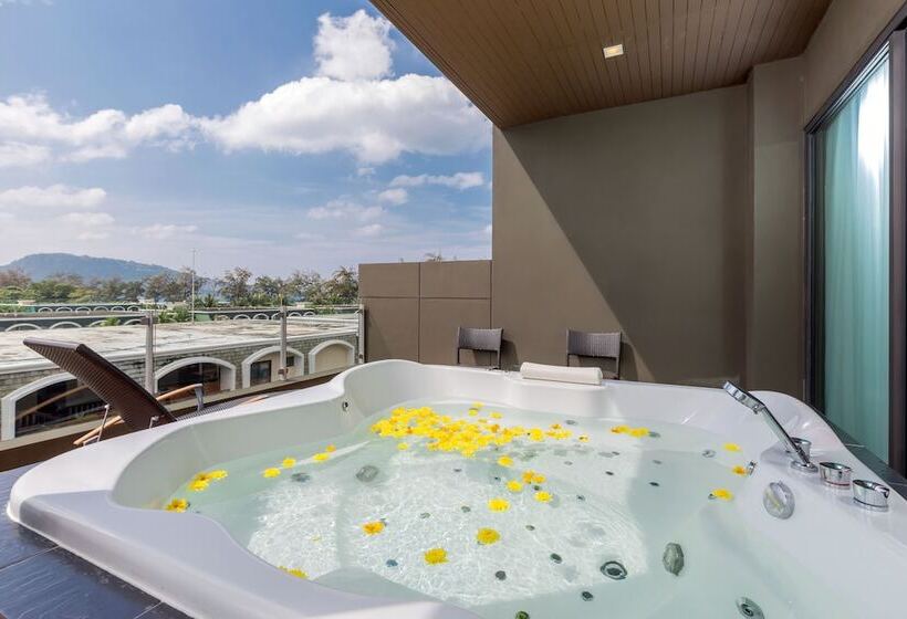 이그제큐티브 스위트, The Charm Resort Phuket Sha Certified