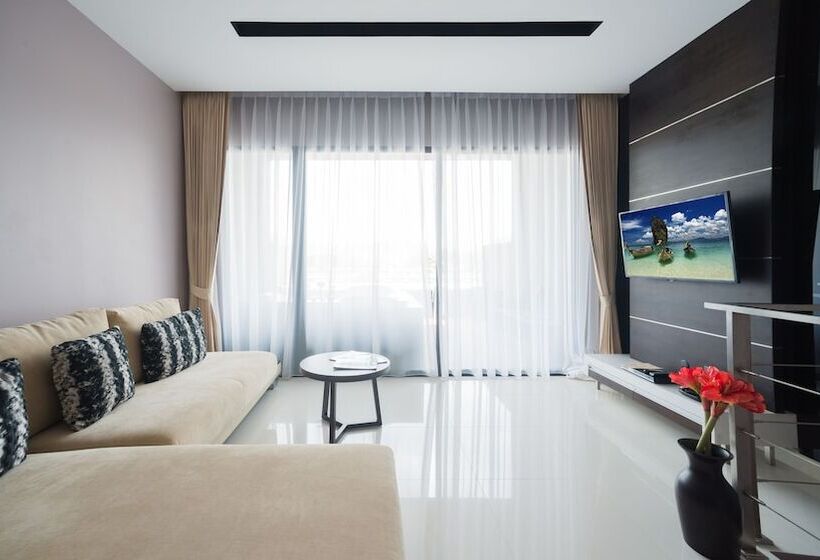 이그제큐티브 스위트, The Charm Resort Phuket Sha Certified