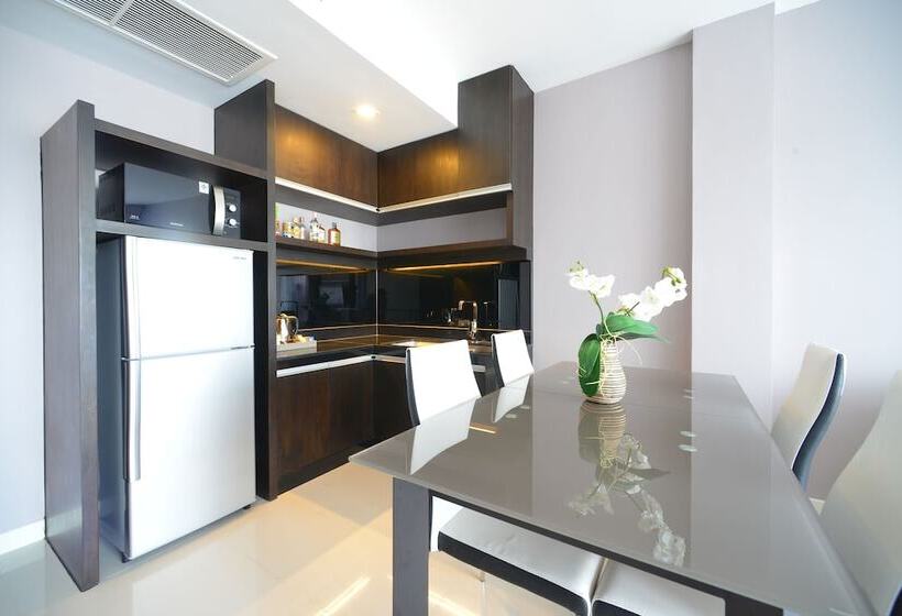 이그제큐티브 스위트, The Charm Resort Phuket Sha Certified