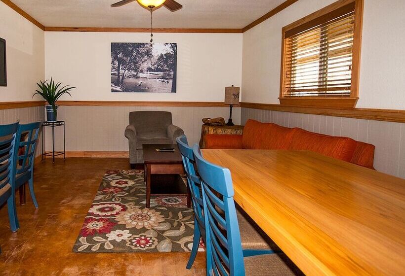 جناح, The Resort At Schlitterbahn