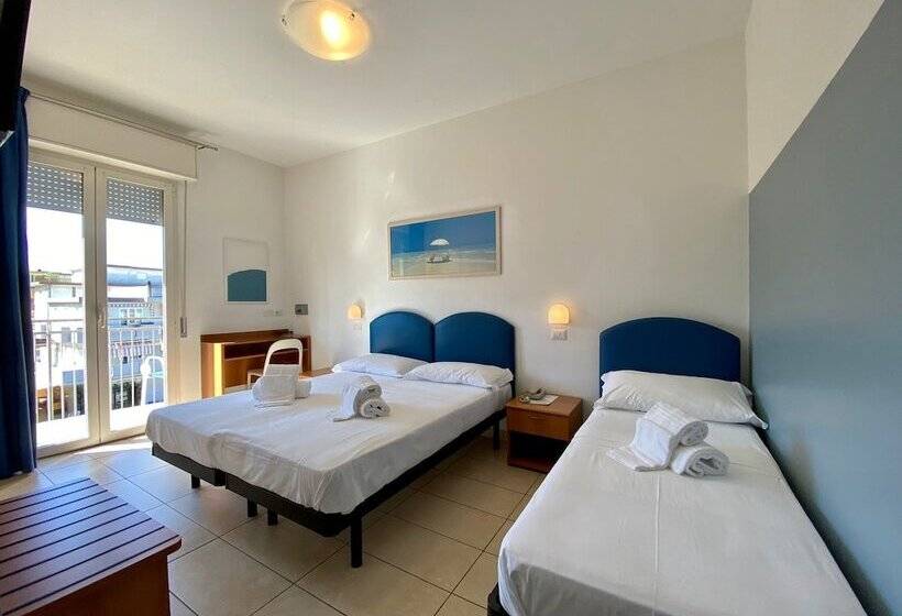 اتاق استاندارد سه تخته با بالکن, Berenice