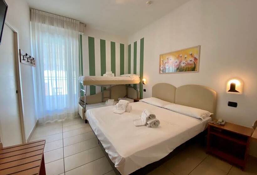 اتاق استاندارد چهارنفره با بالکن, Berenice