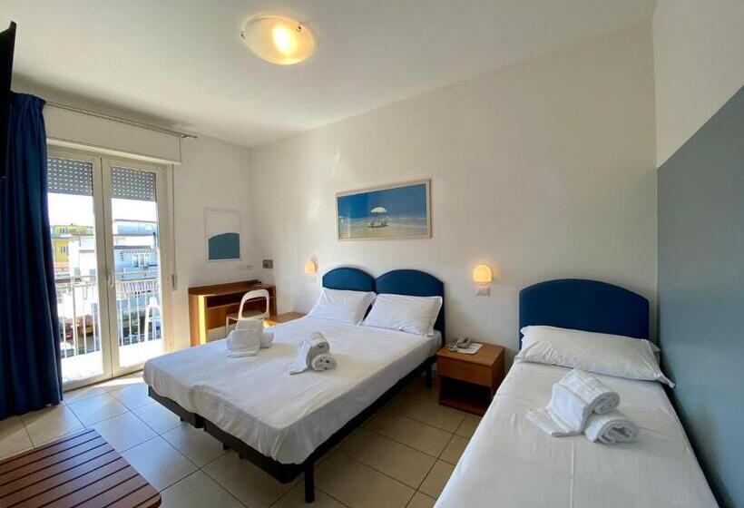 اتاق استاندارد سه تخته با بالکن, Berenice