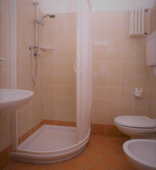 اتاق استاندارد چهار تخته, Berenice