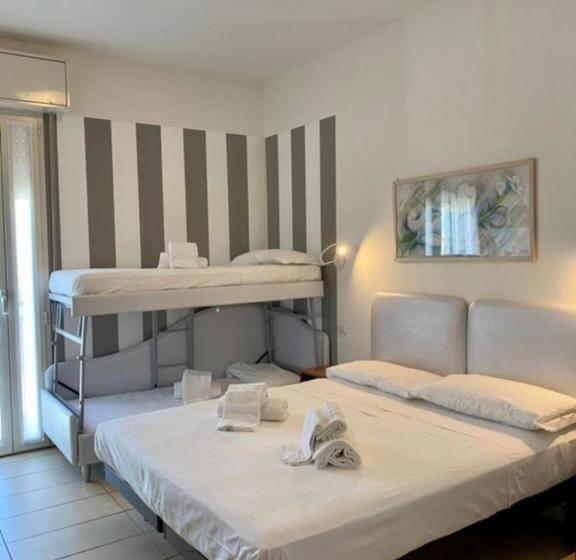 اتاق استاندارد چهار تخته, Berenice