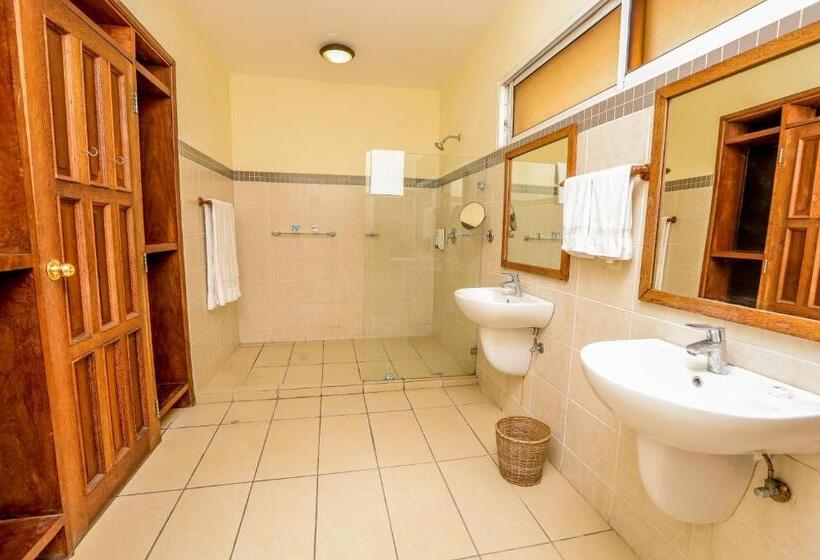 سوییت سوپریور, Cityblue Creekside Hotel & Suites