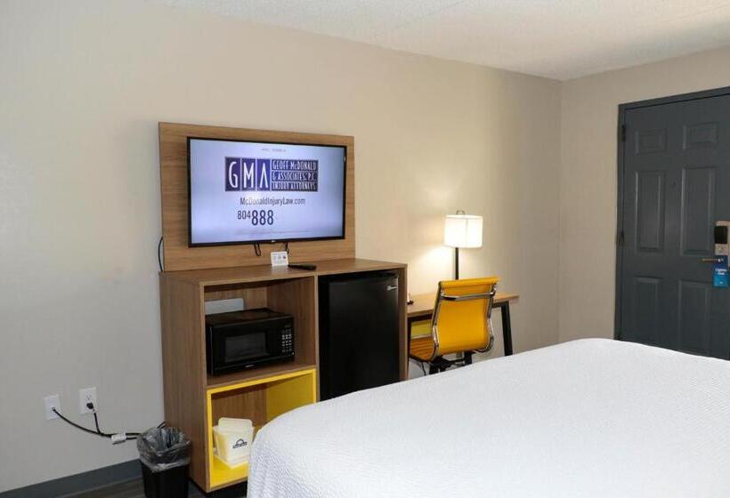 キングサイズベッドのスタンダードルーム, Days Inn By Wyndham Farmville