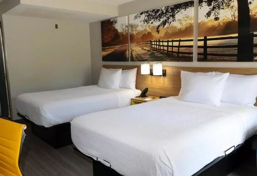 ２ダブルベッドのスタンダードルーム, Days Inn By Wyndham Farmville
