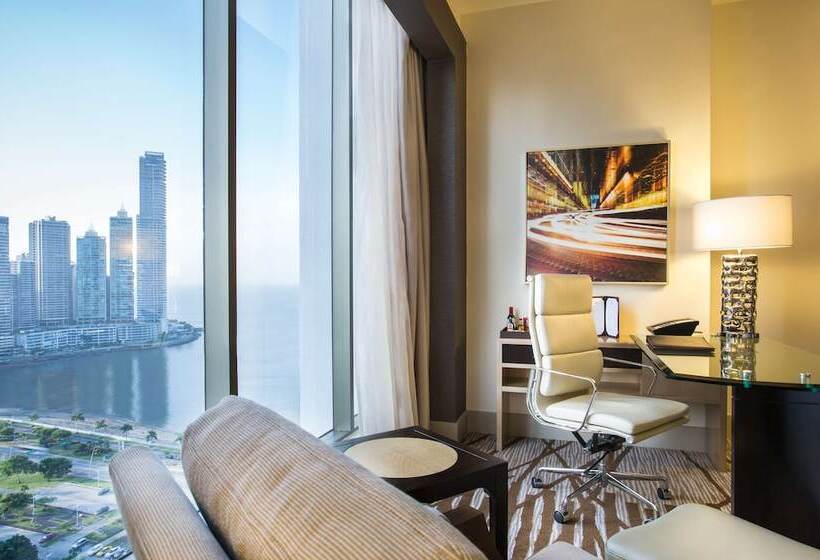 Номер Стандарт, Hilton Panama