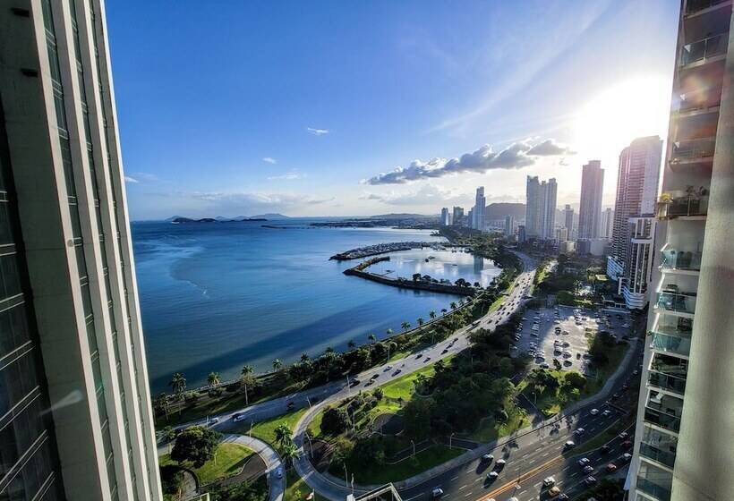 Habitación Premium Vista al Mar., Hilton Panama