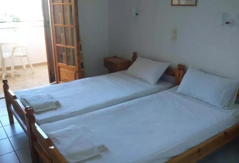 استودیوی استاندارد, Irene Apartments