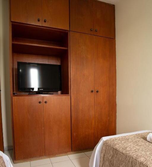 标准三人间, Pampulha Flat